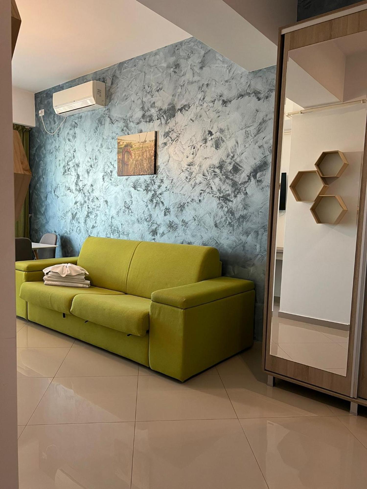 Luxury Glam Apartments Iasi At Lazar Palas Екстериор снимка